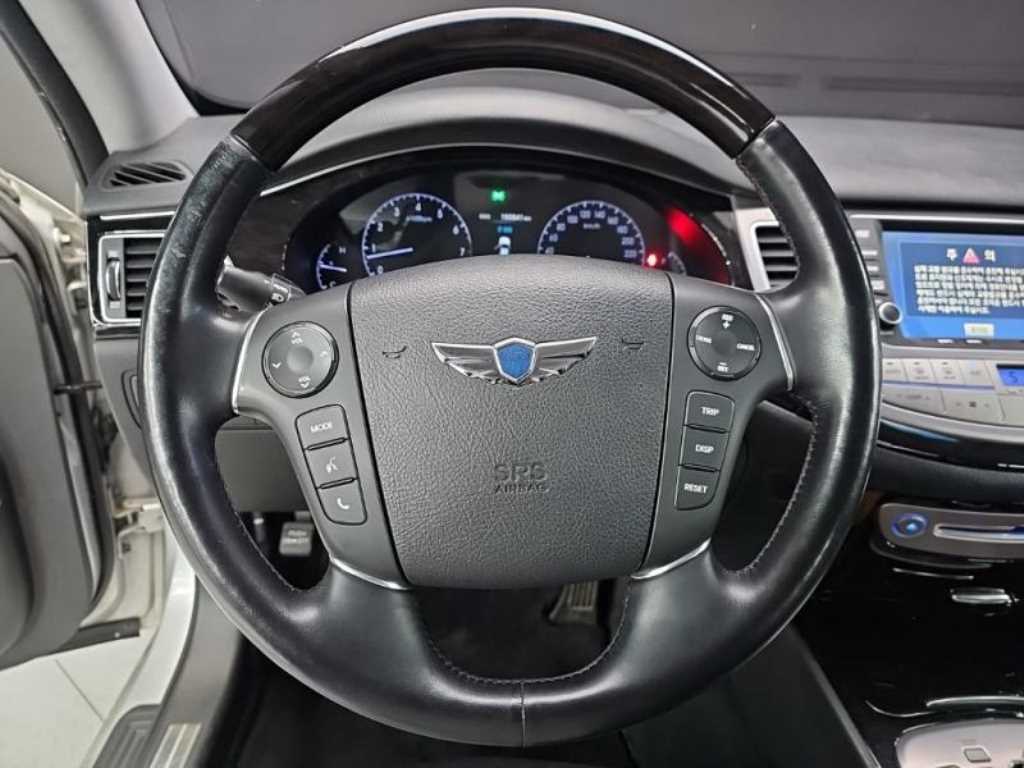 HYUNDAI Genesis - Vista 6
