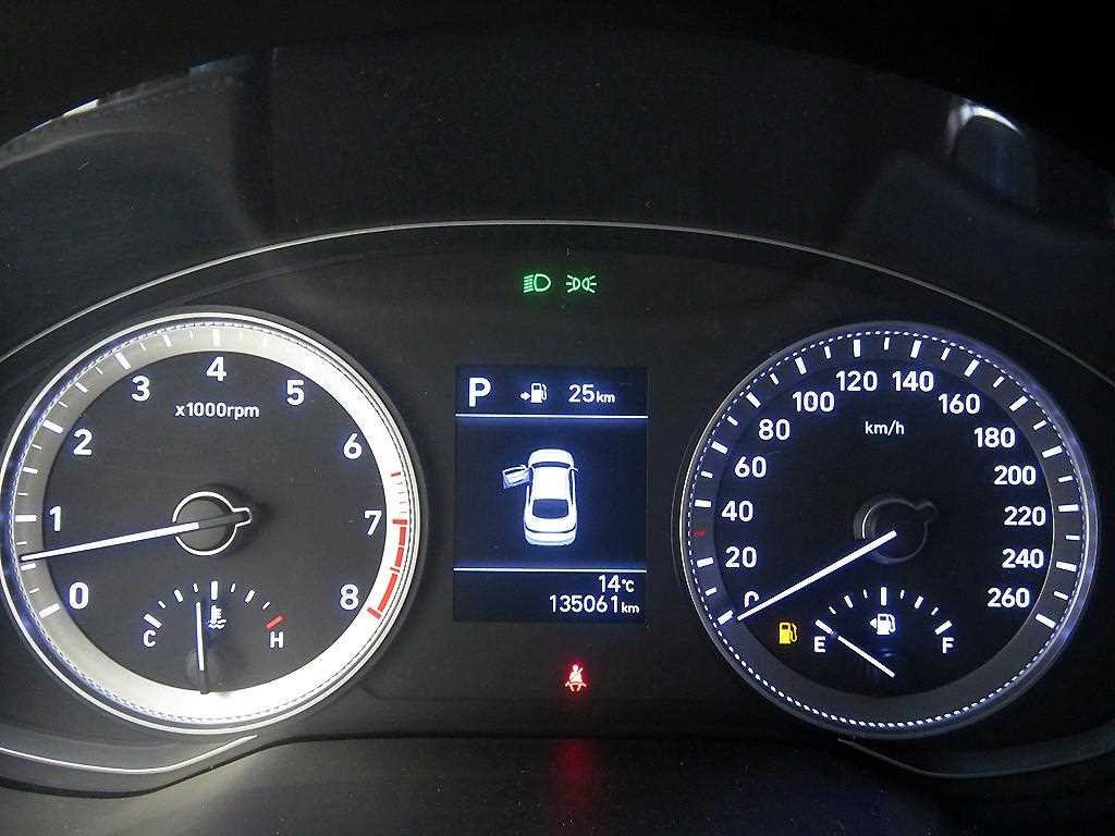 HYUNDAI Grandeur - Vista 11