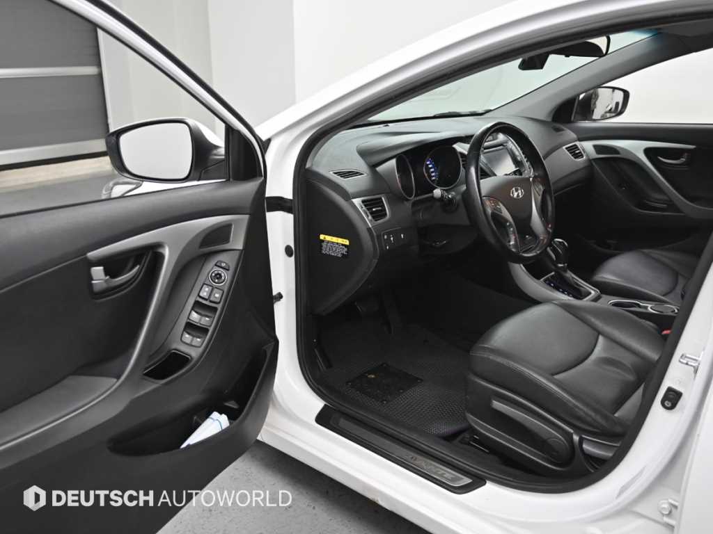 HYUNDAI Avante - Vista 11