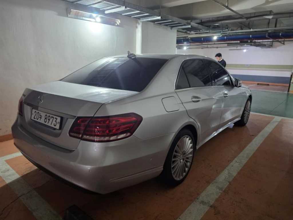 Mercedes Benz E class - Vista 3