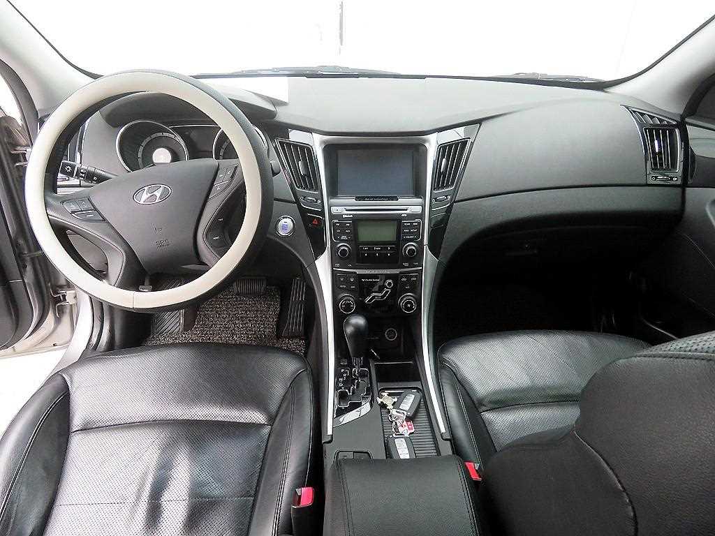 HYUNDAI Sonata - Vista 7