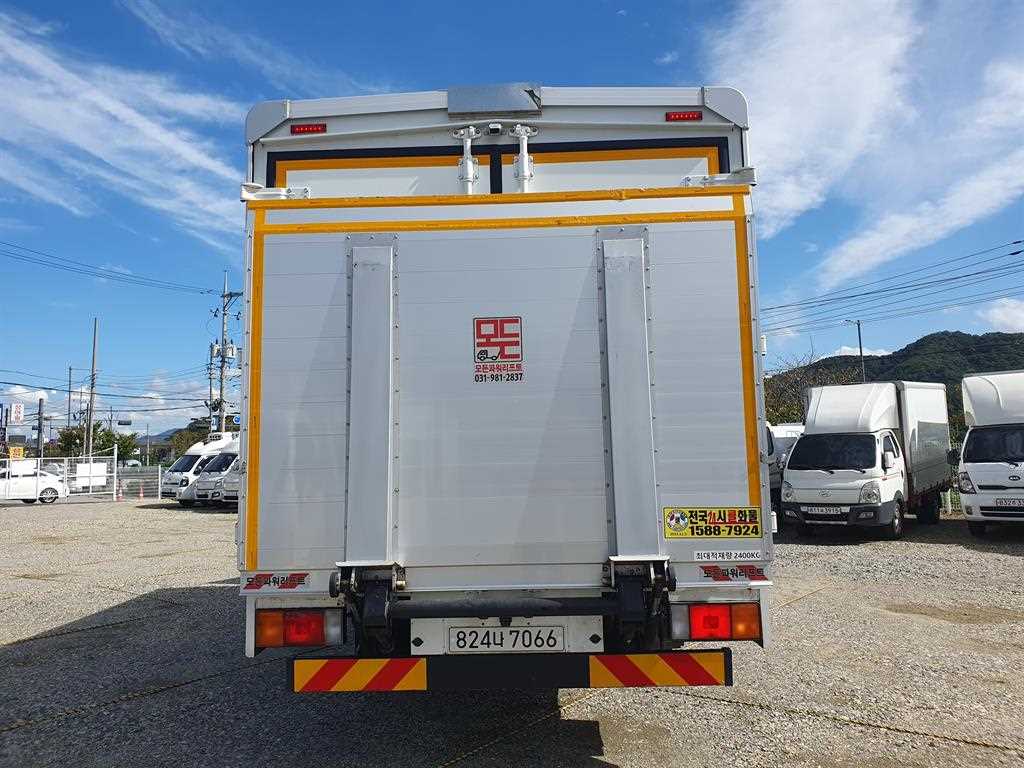 medium and large cargo truck - Vista 9