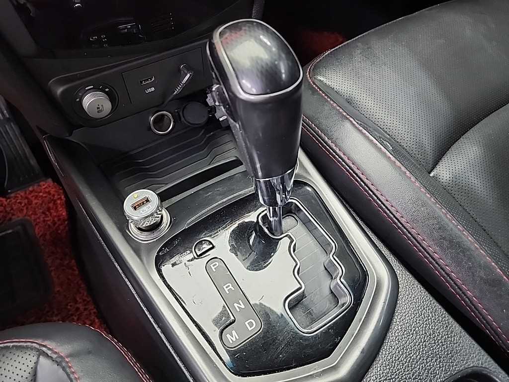 Ssangyong Tivoli - Vista 8