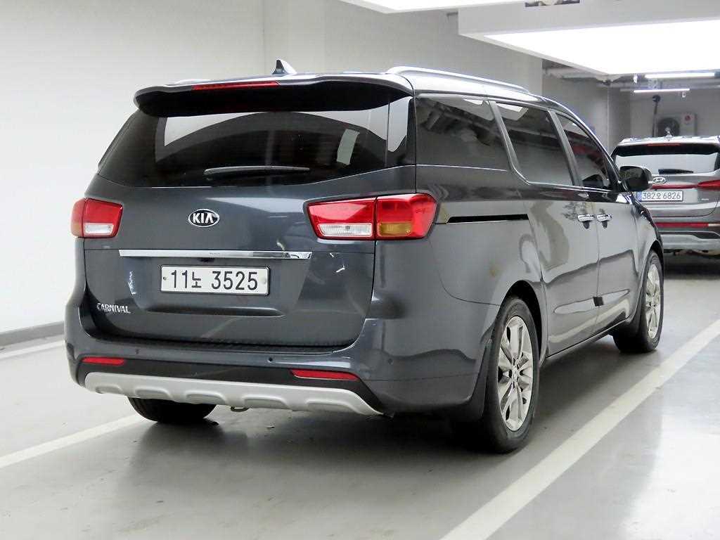 KIA Carnival - Vista 4