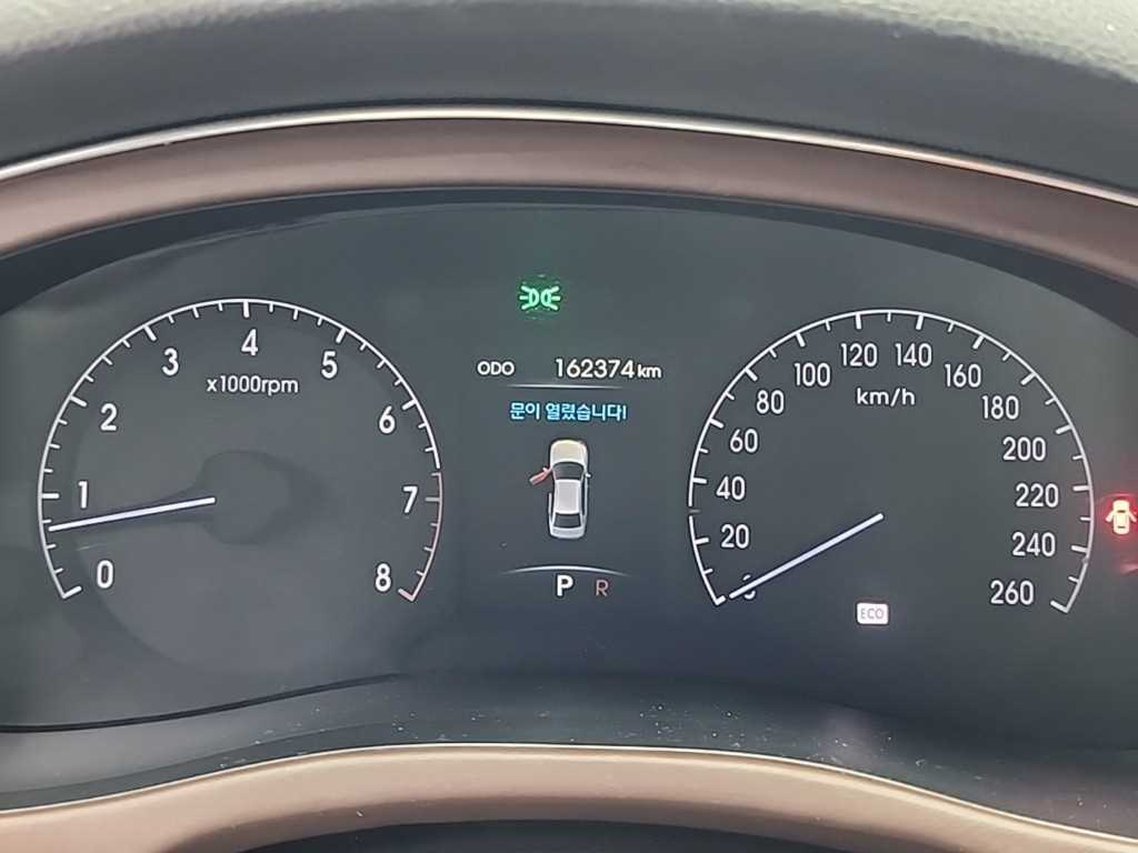 HYUNDAI Genesis - Vista 6