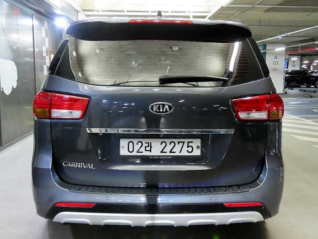KIA Carnival - Vista 5