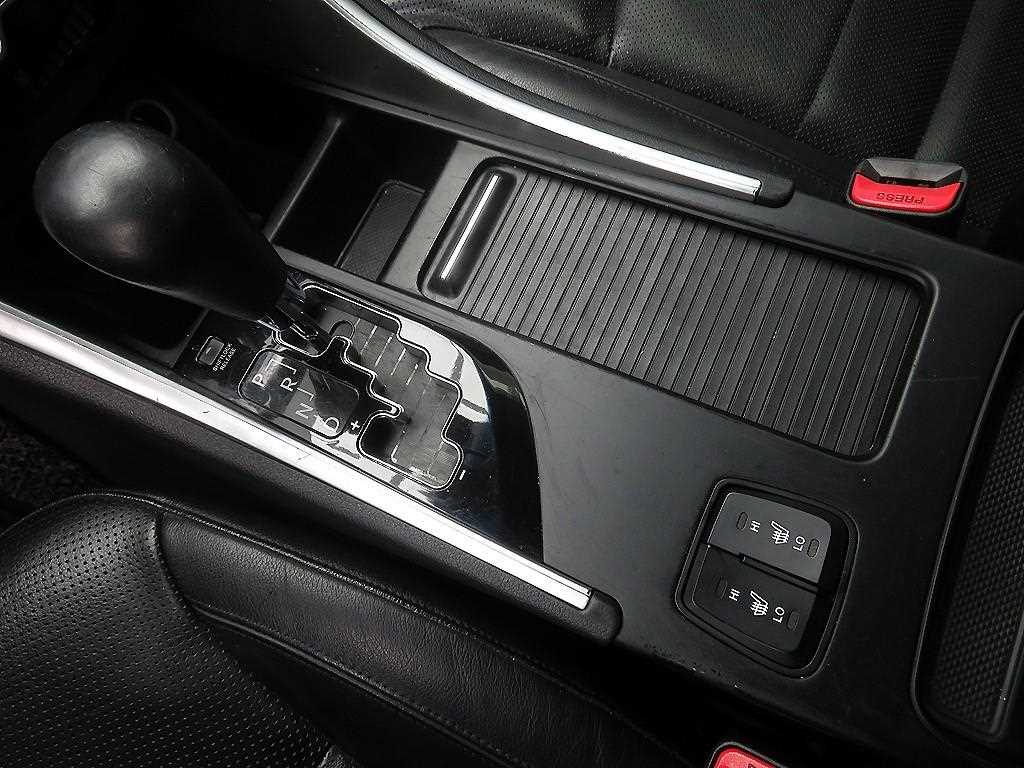 HYUNDAI Sonata - Vista 12