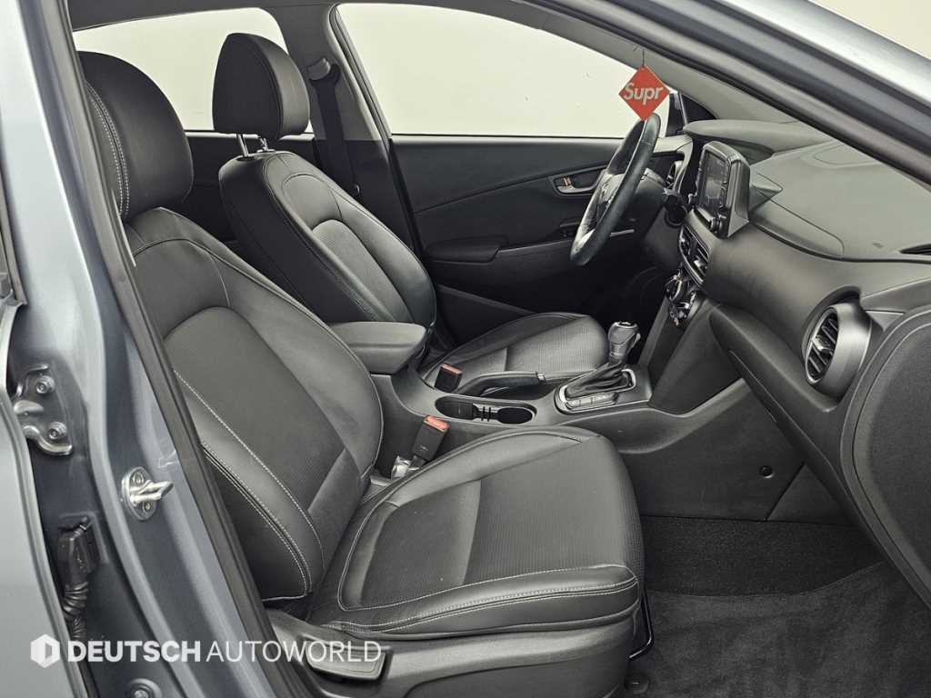 HYUNDAI Kona - Vista 10