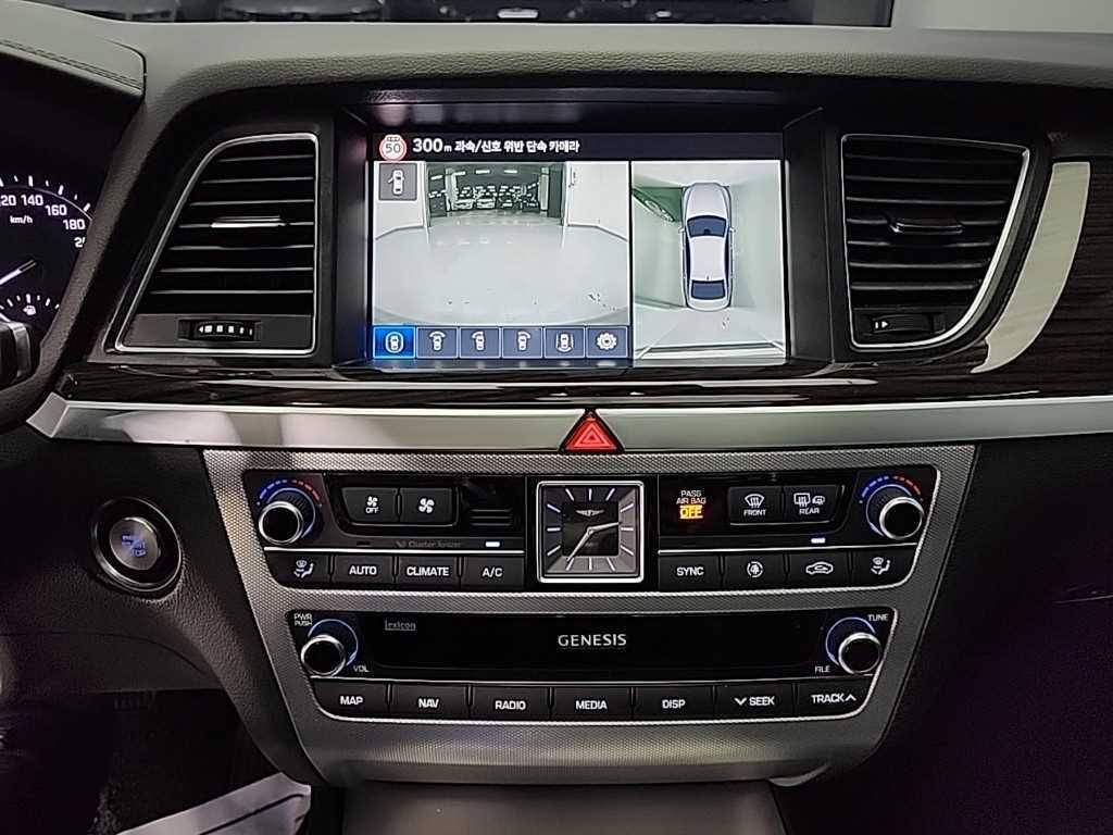Genesis G80 - Vista 10