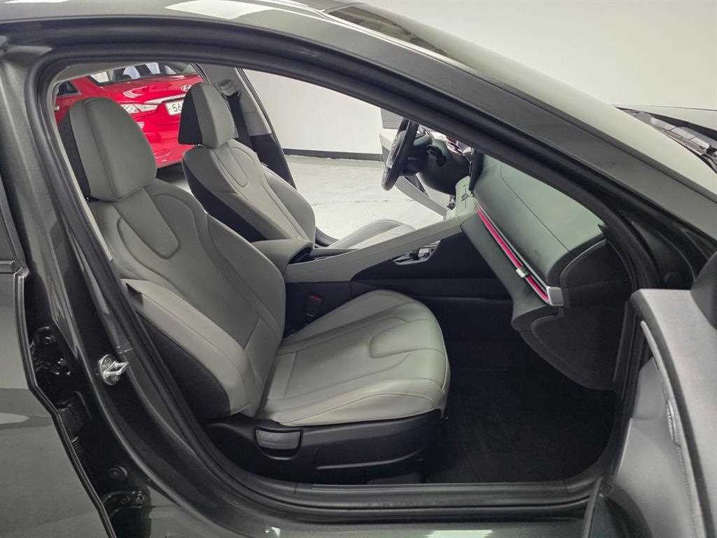 HYUNDAI Avante - Vista 10