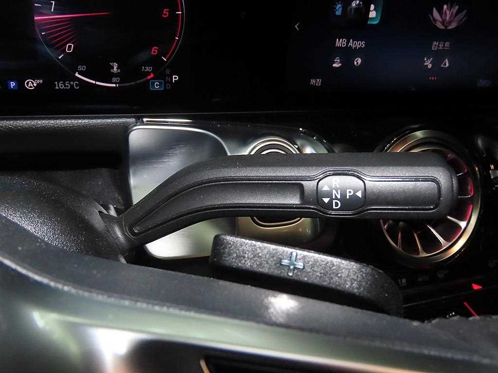 Mercedes Benz GLB Class - Vista 12