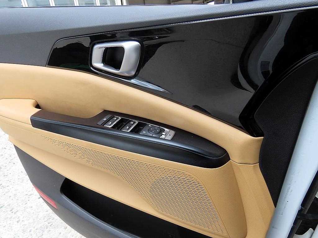 KIA Carnival - Vista 11