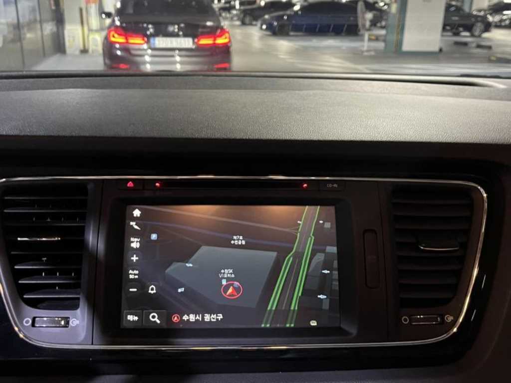 KIA Carnival - Vista 8