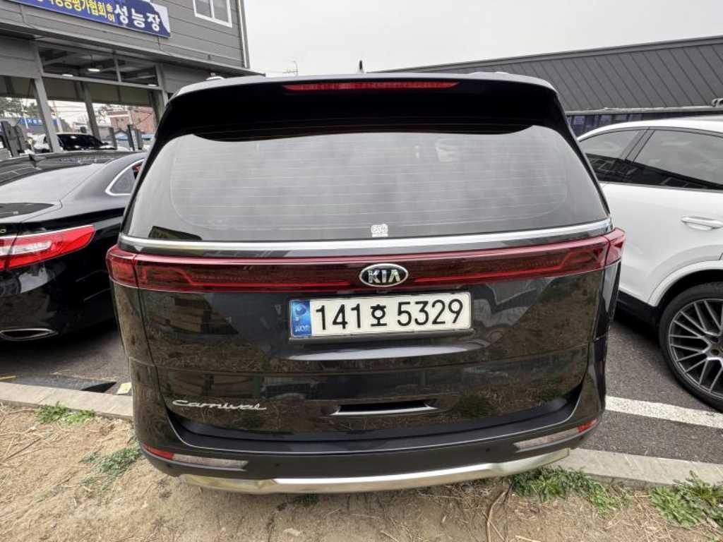 KIA Carnival - Vista 4