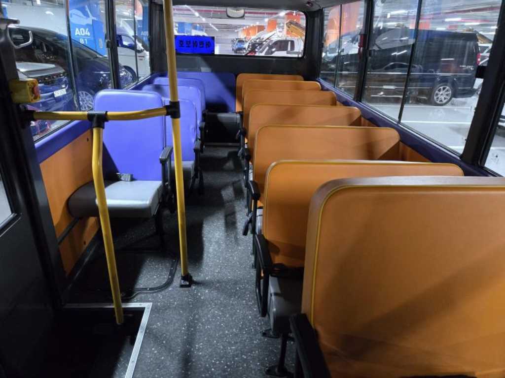 medium and large bus Hyundai bus - Vista 10