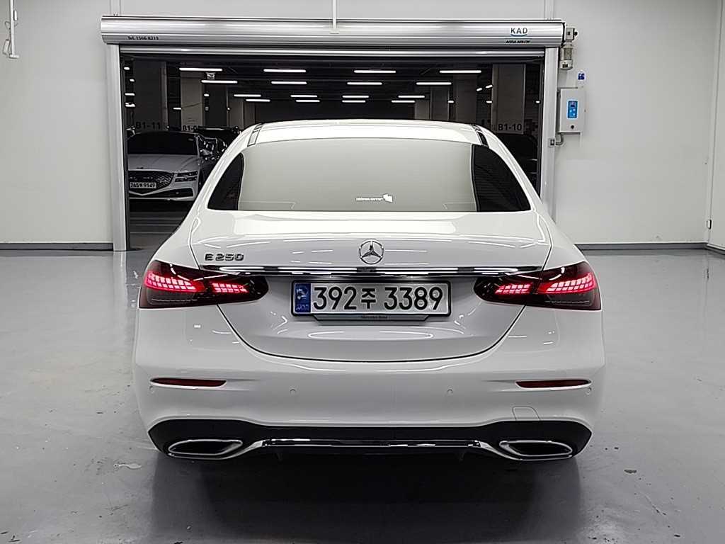 Mercedes Benz E class - Vista 3