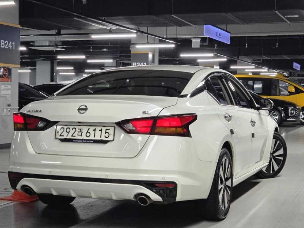 Nissan Altima - Vista 4