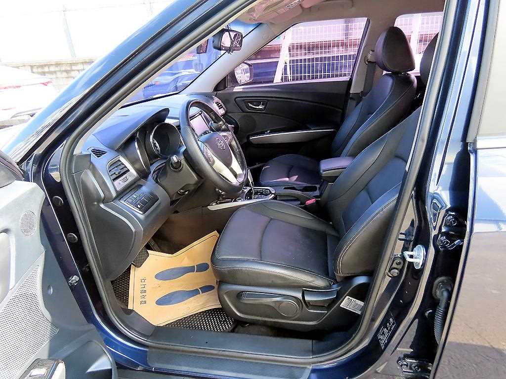 Ssangyong Tivoli - Vista 5