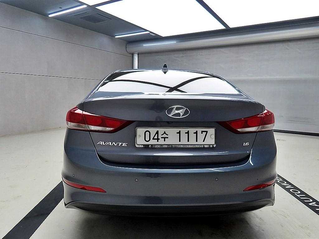 HYUNDAI Avante - Vista 3