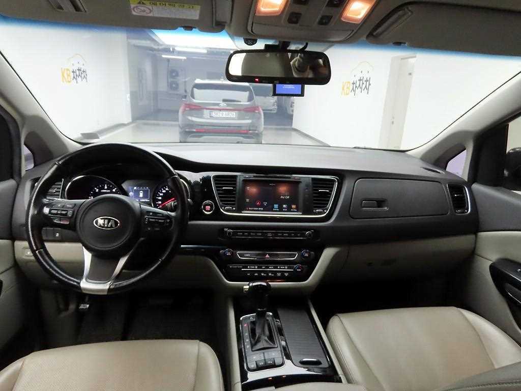 KIA Carnival - Vista 6
