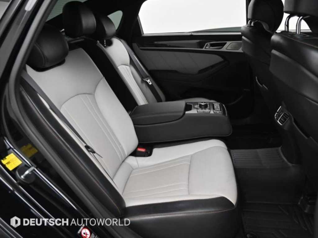 Genesis G80 - Vista 12