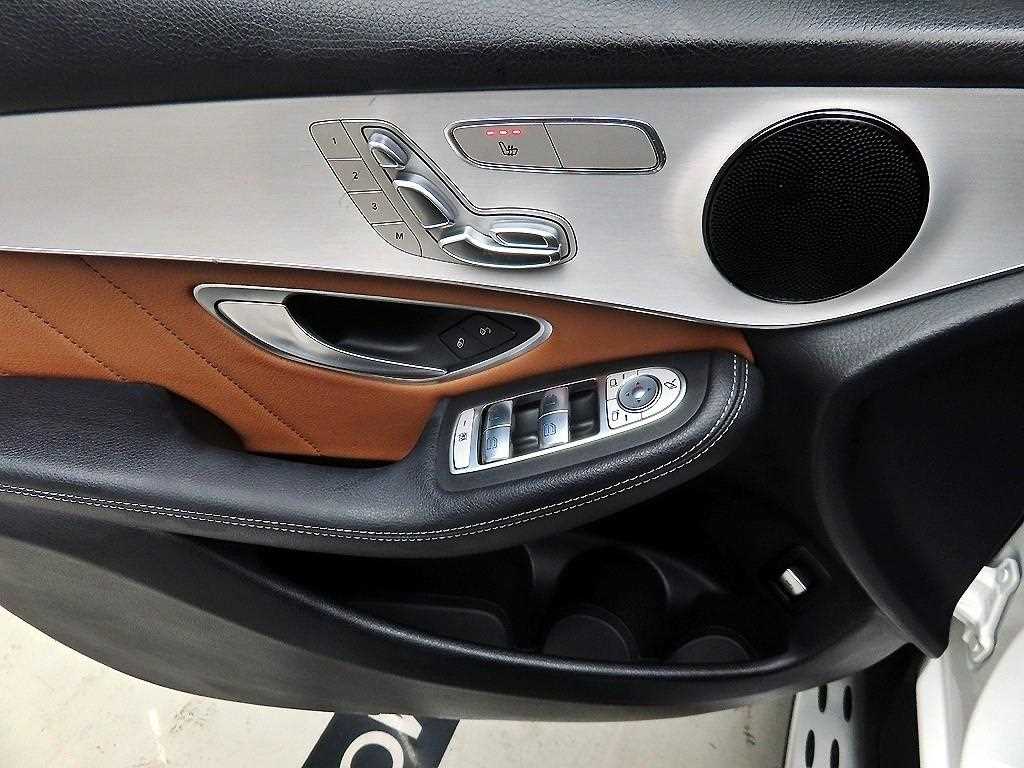 Mercedes Benz GLC Class - Vista 11