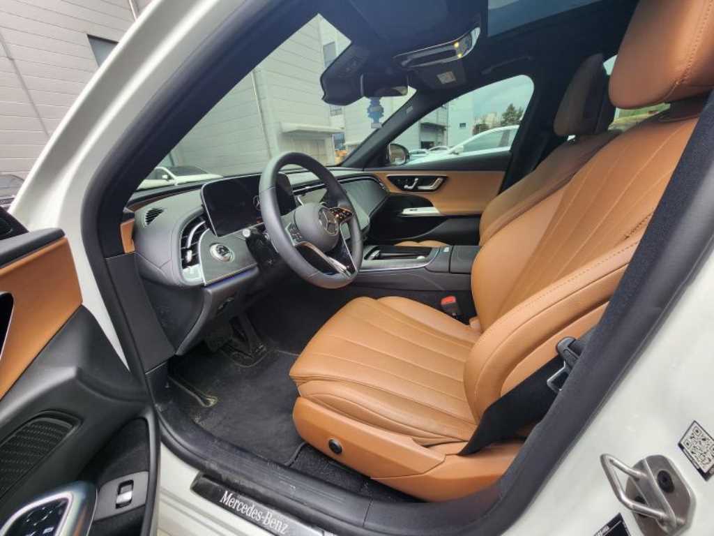 Mercedes Benz E class - Vista 4