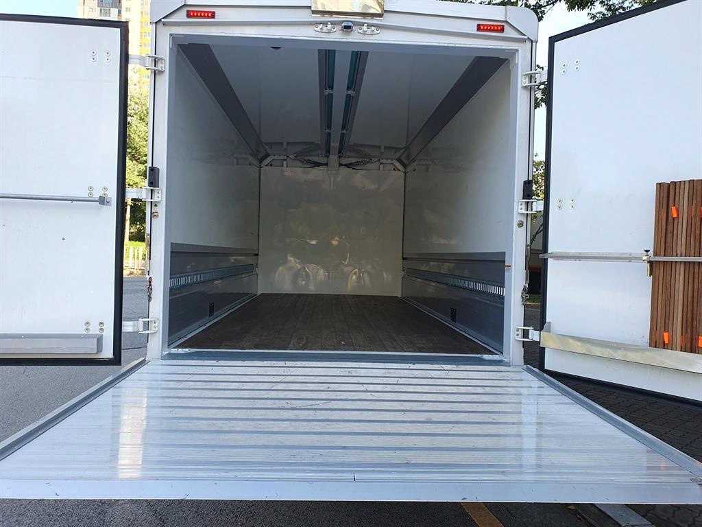 medium and large cargo truck - Vista 7