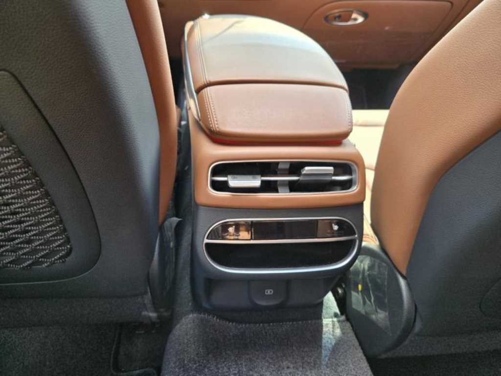 Genesis GV70 - Vista 11