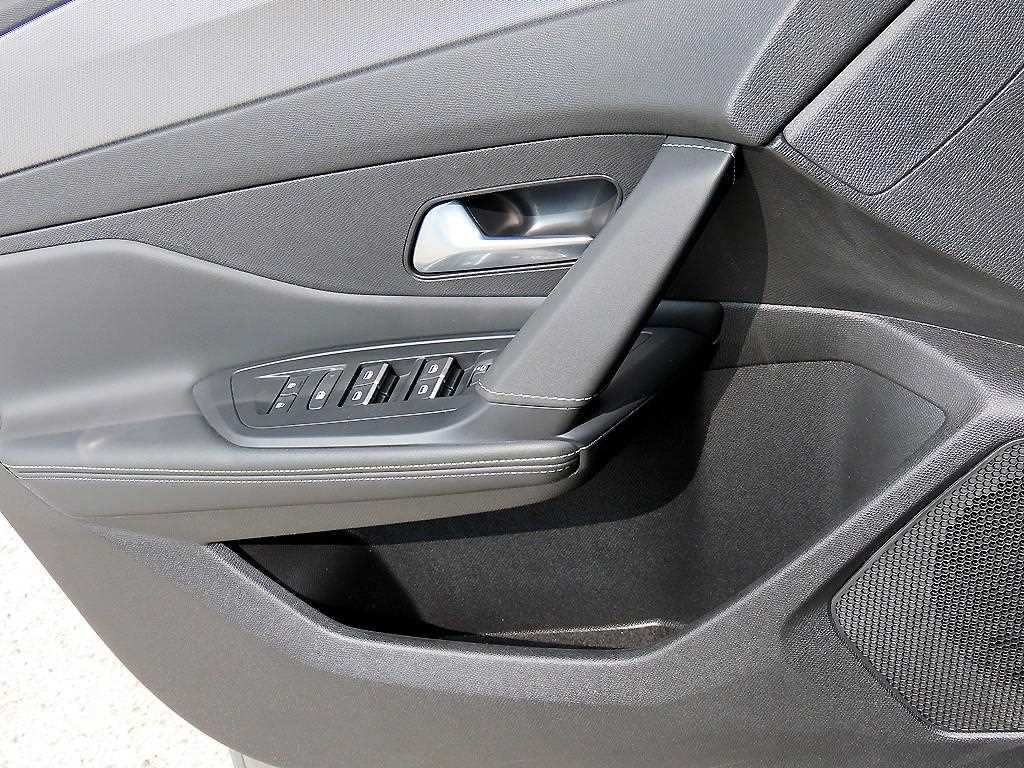 Peugeot 408 - Vista 11