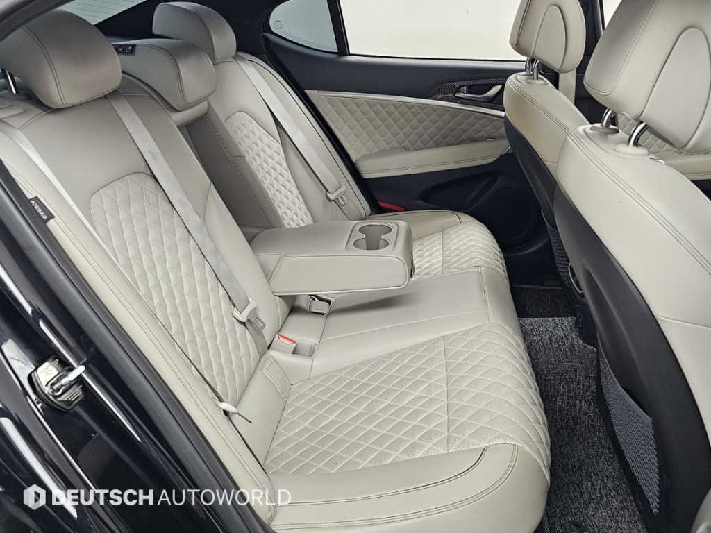 Genesis G70 - Vista 12