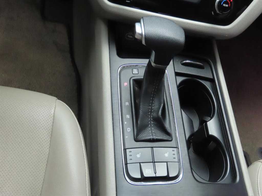 KIA Carnival - Vista 11