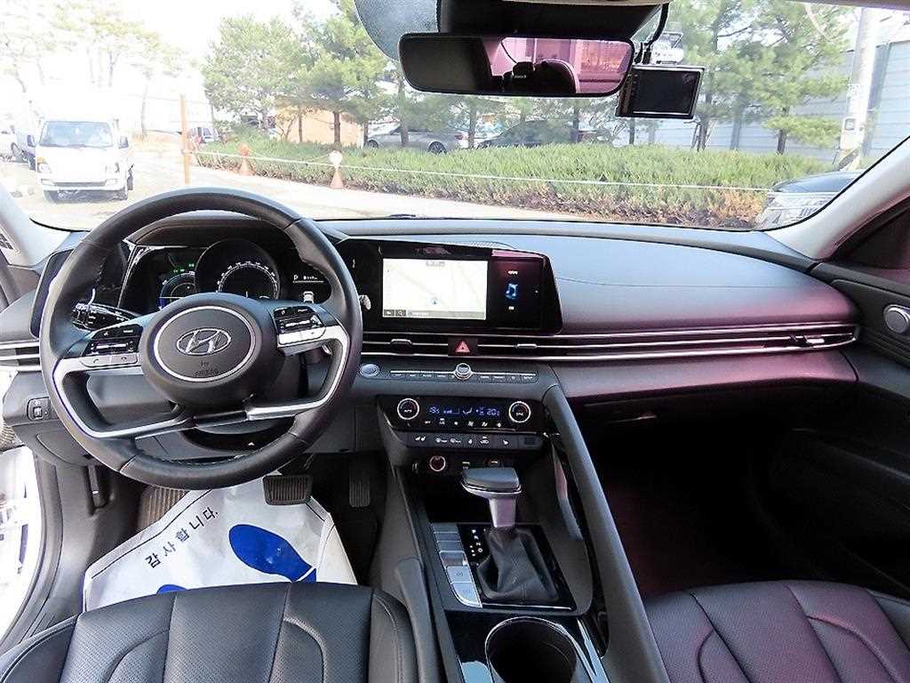 HYUNDAI Avante - Vista 7