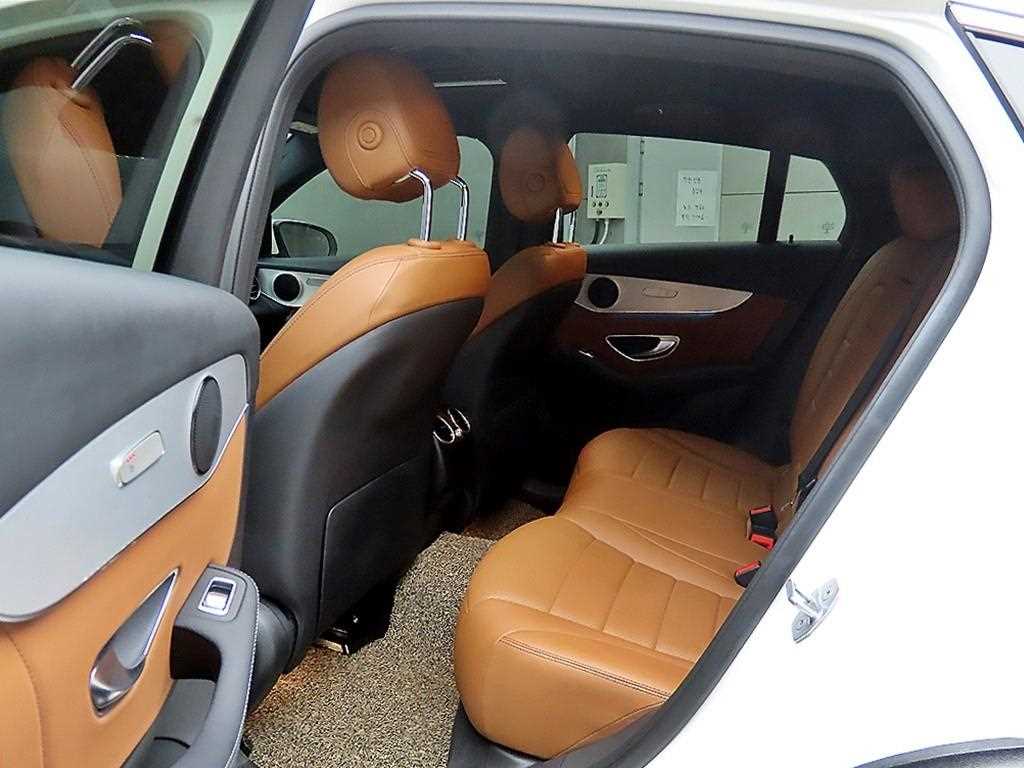 Mercedes Benz GLC Class - Vista 6