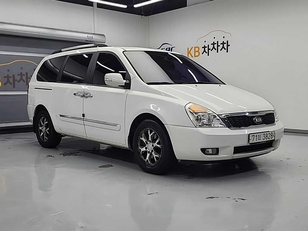 KIA Carnival - Vista 4