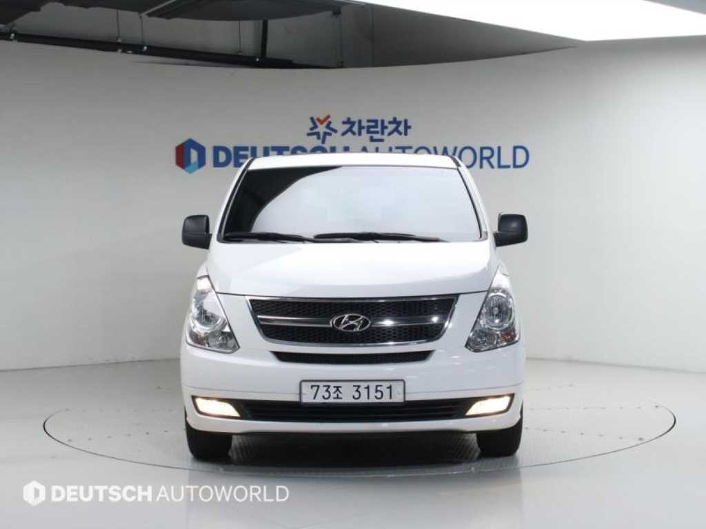 HYUNDAI Starex - Vista 3