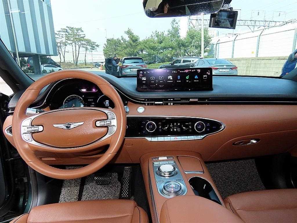 Genesis GV70 - Vista 7