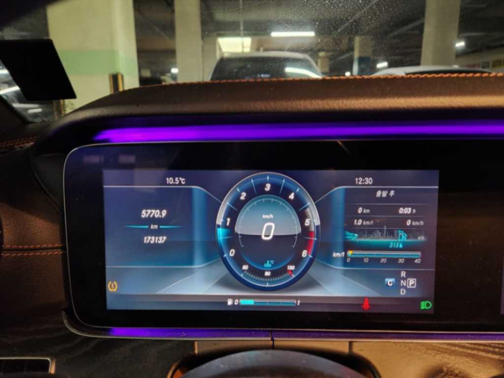 Mercedes Benz E class - Vista 4