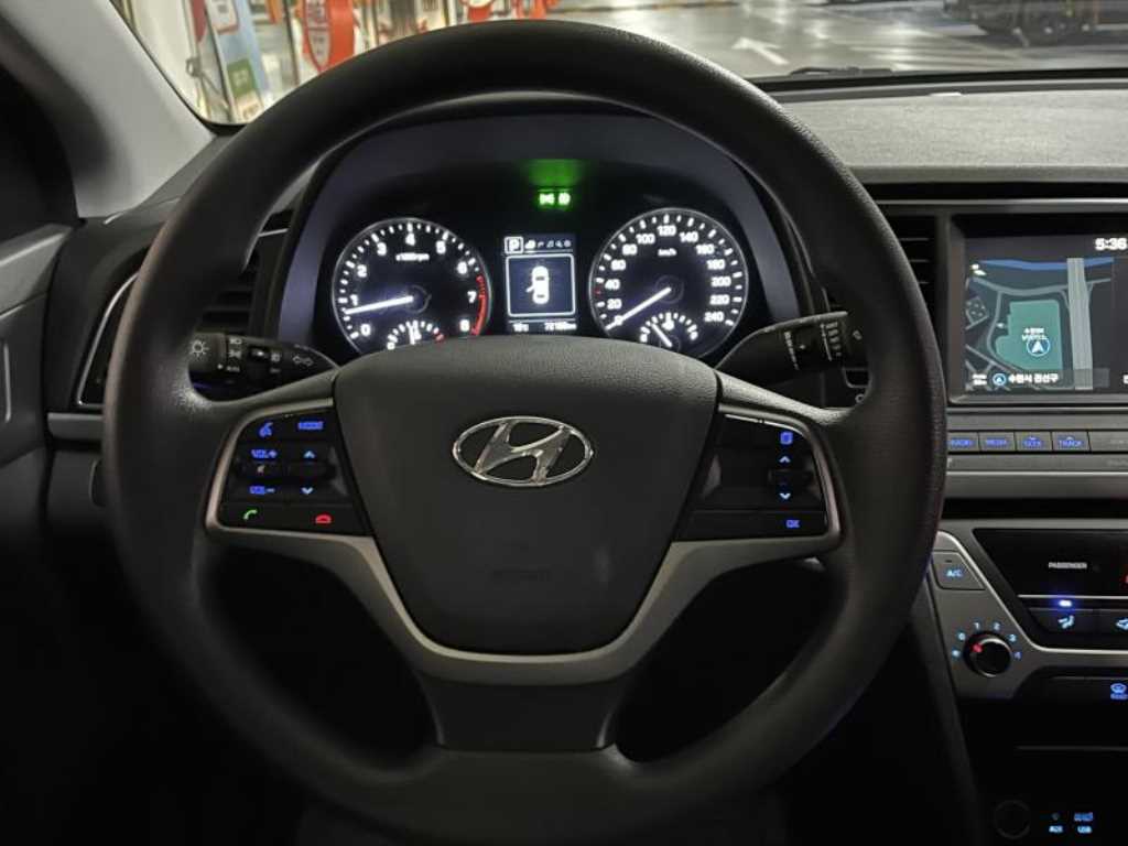 HYUNDAI Avante - Vista 10