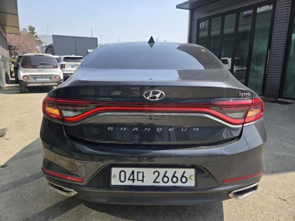 HYUNDAI Grandeur - Vista 2