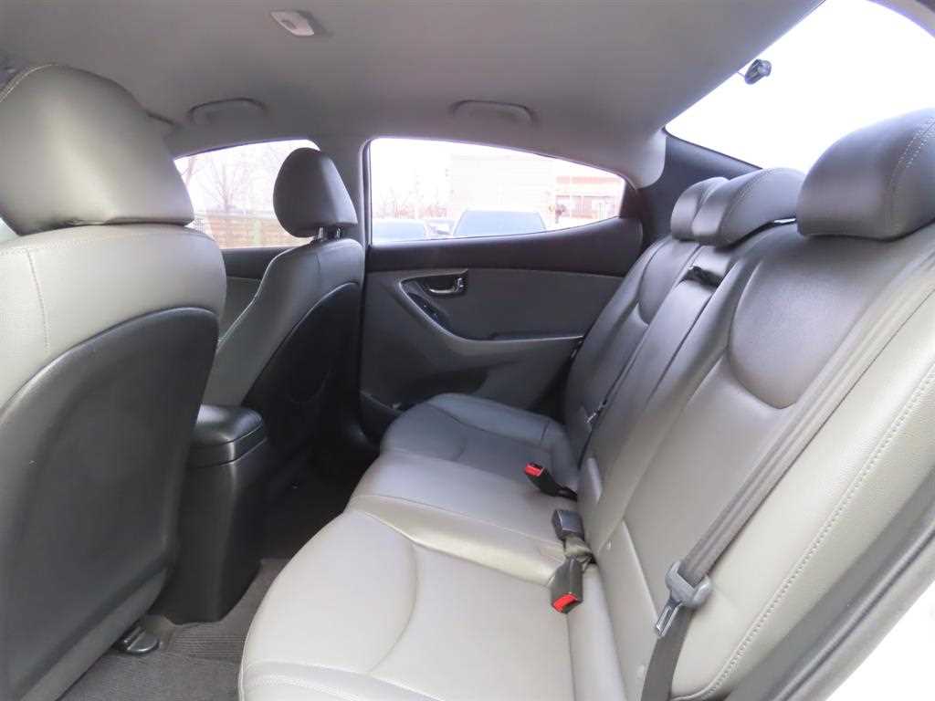 HYUNDAI Avante - Vista 7