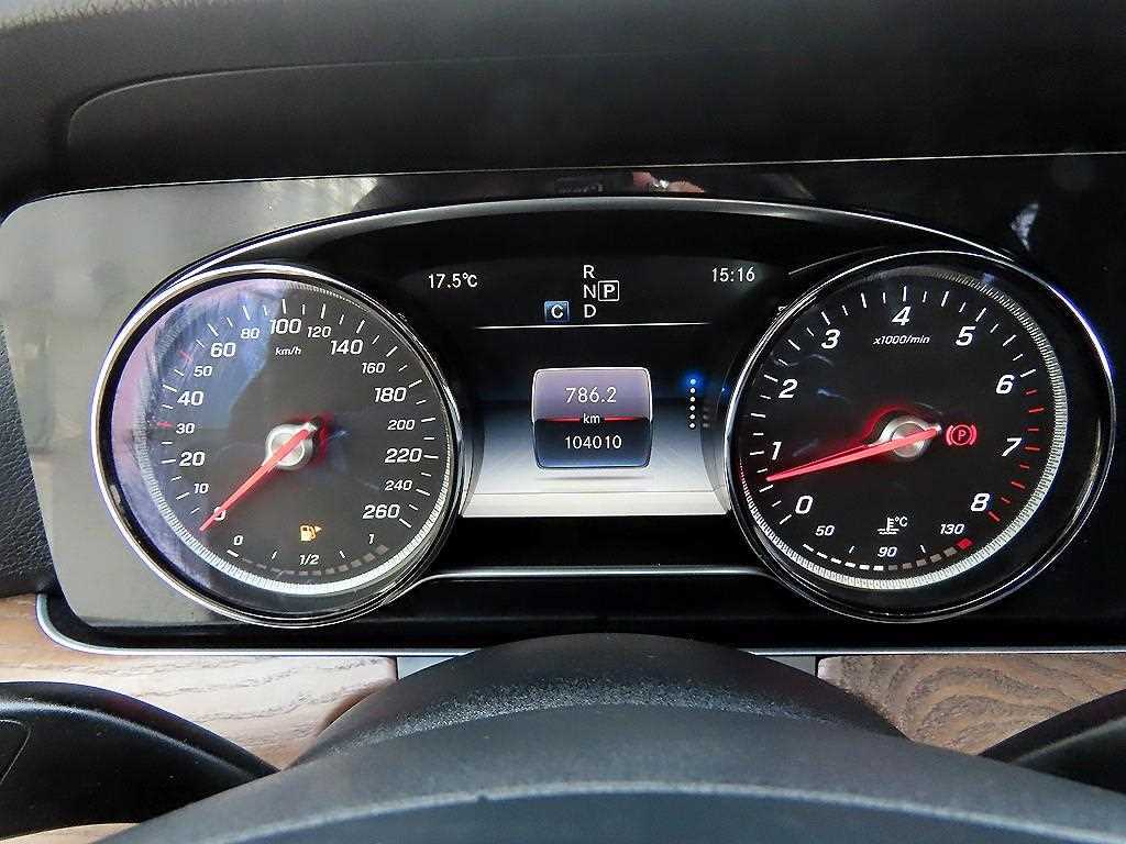 Mercedes Benz E class - Vista 9