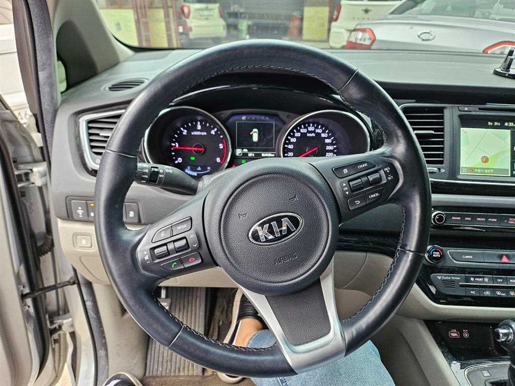 KIA Carnival 2016 Gris - Importación desde Corea - HF Imports Iquique - Foto 13