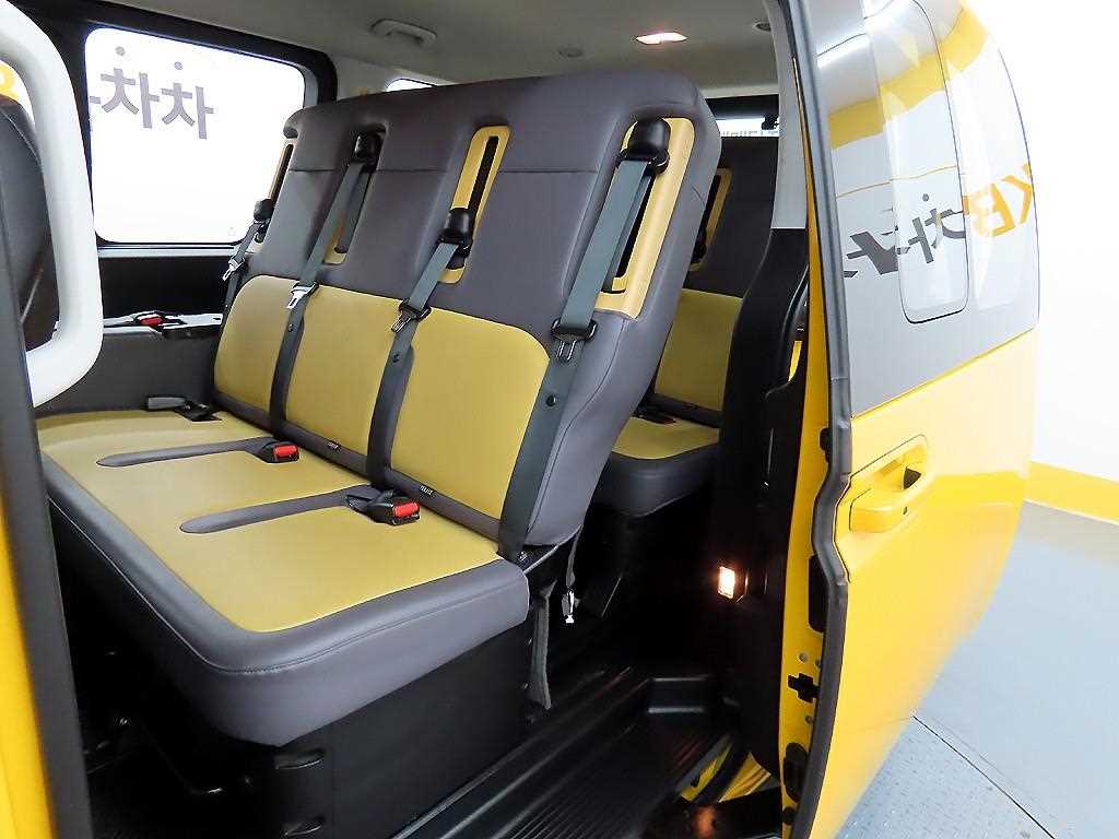 HYUNDAI Staria - Vista 6