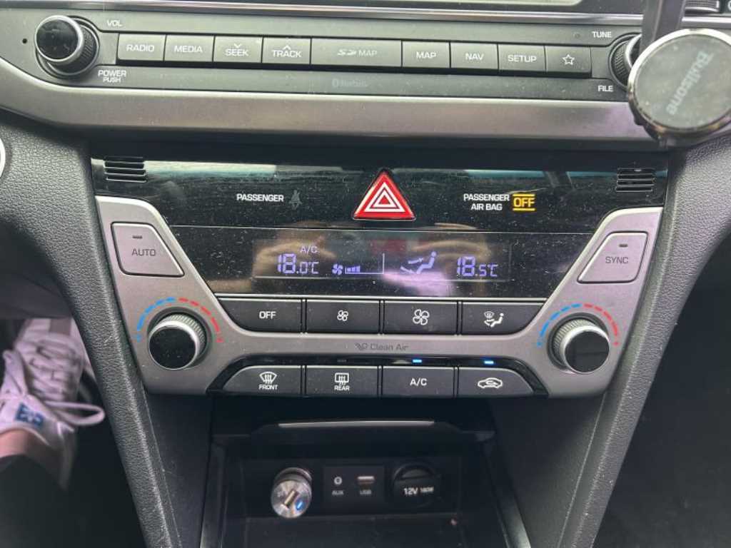 HYUNDAI Avante - Vista 10