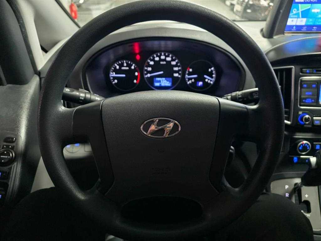 HYUNDAI Starex - Vista 11