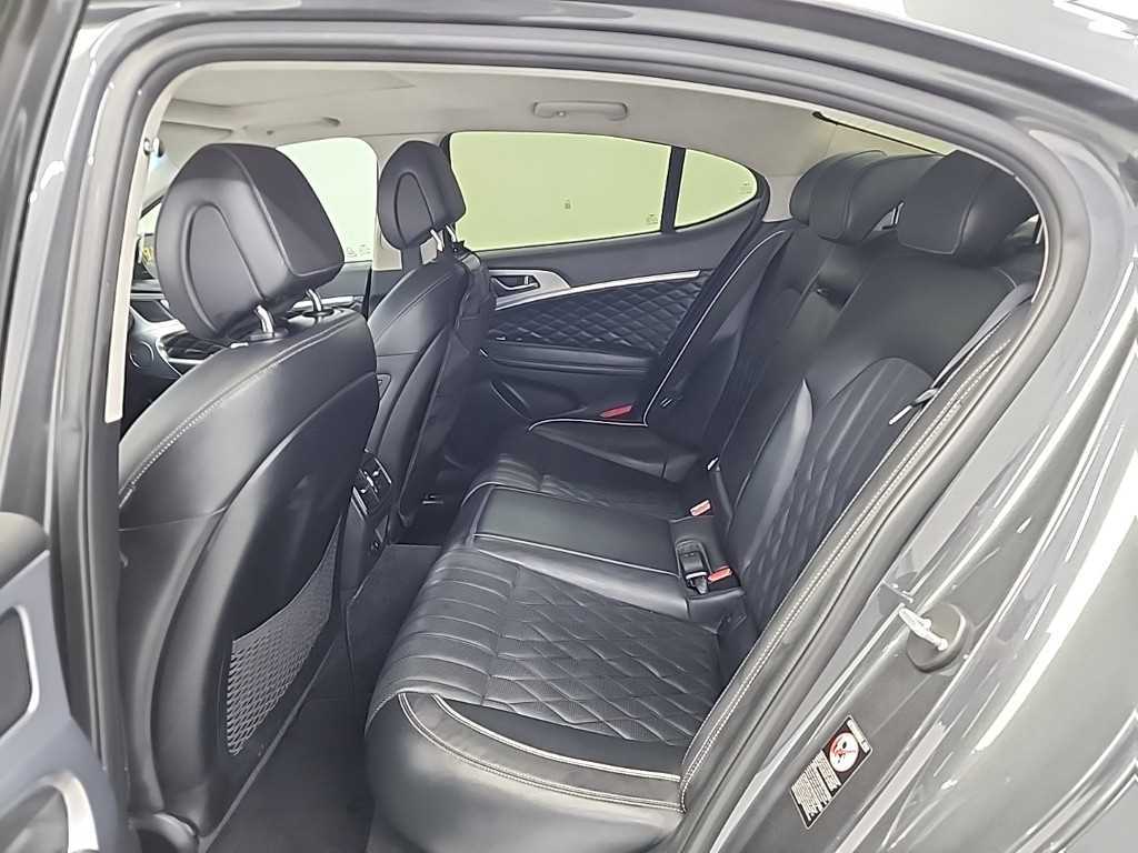 Genesis G70 - Vista 12