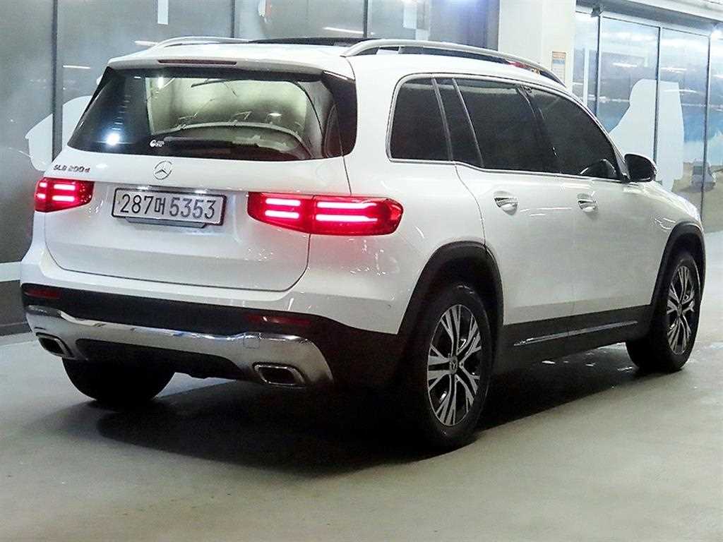 Mercedes Benz GLB Class - Vista 4