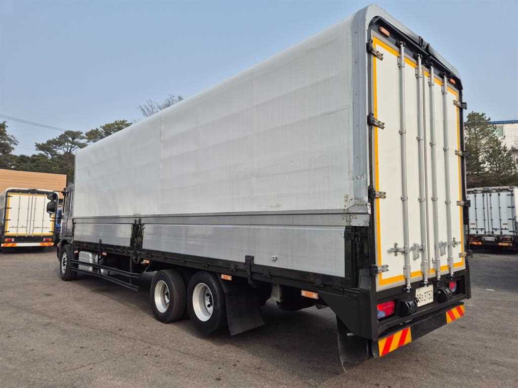 medium and large cargo truck - Vista 7