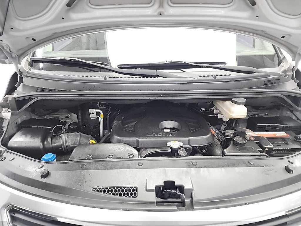 HYUNDAI Starex - Vista 5